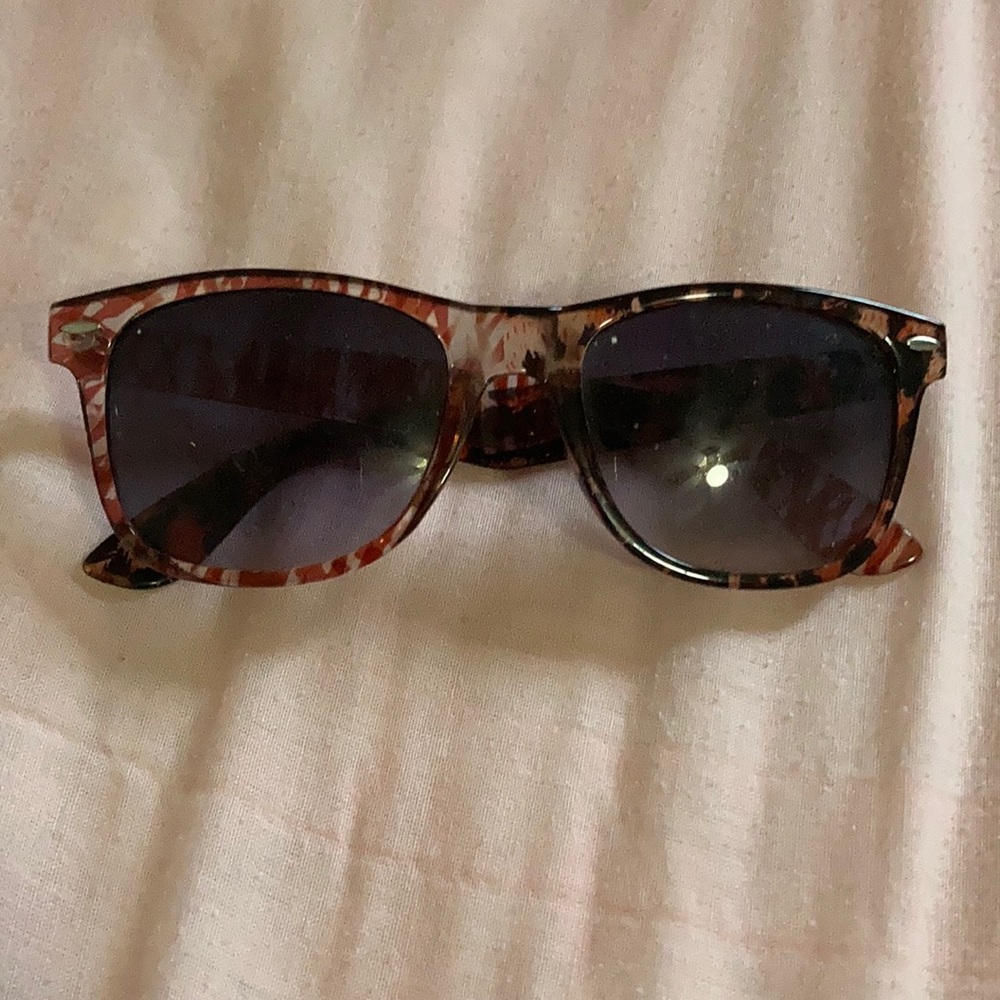 Adult Leopard Print And Red Stripes Sunglasses